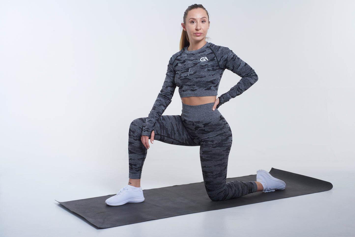 GA Women’s Seamless Long-Sleeve Training Set – Slate Grey